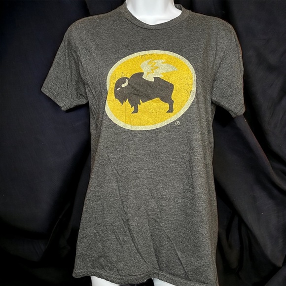 Buffalo Wild Wings Shirt Size Small - Picture 1 of 4